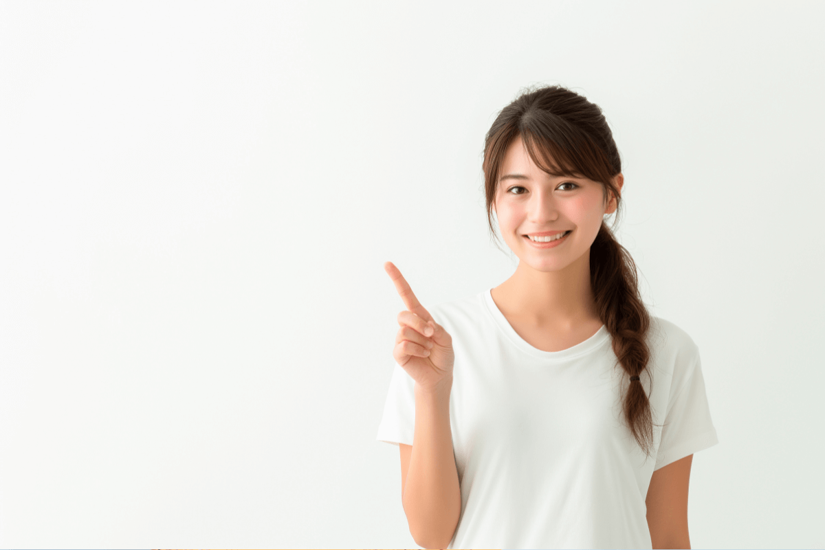 指差ししている日本人女性 