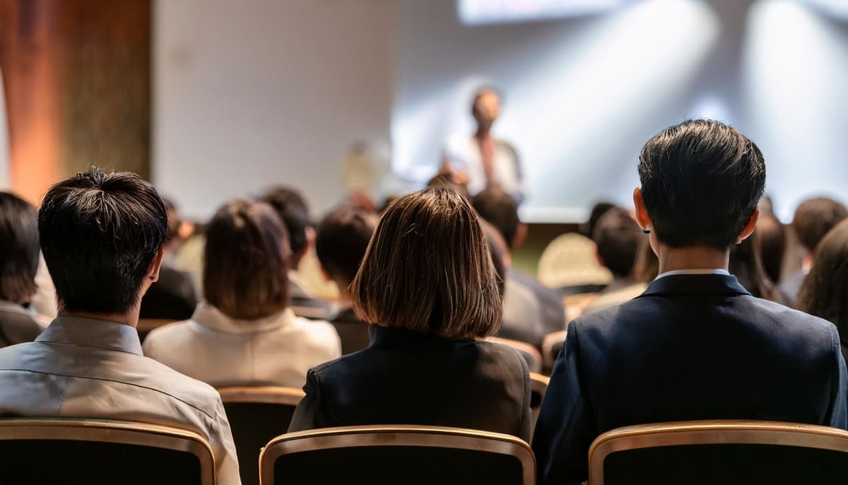イベント参加者と登壇者している有名人のイメージ