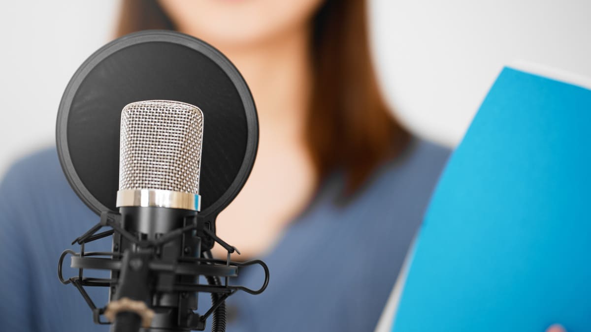 声優さんとマイク・台本