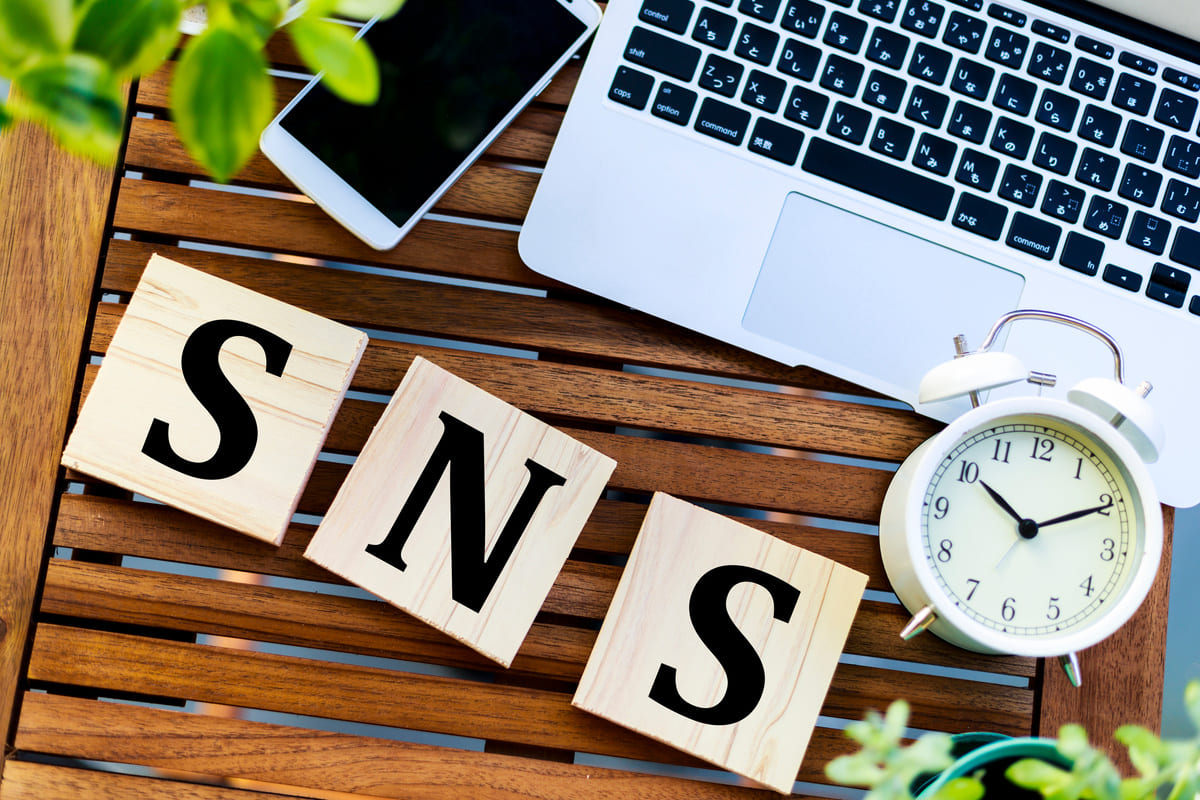 木製 ビジネスイメージ sns