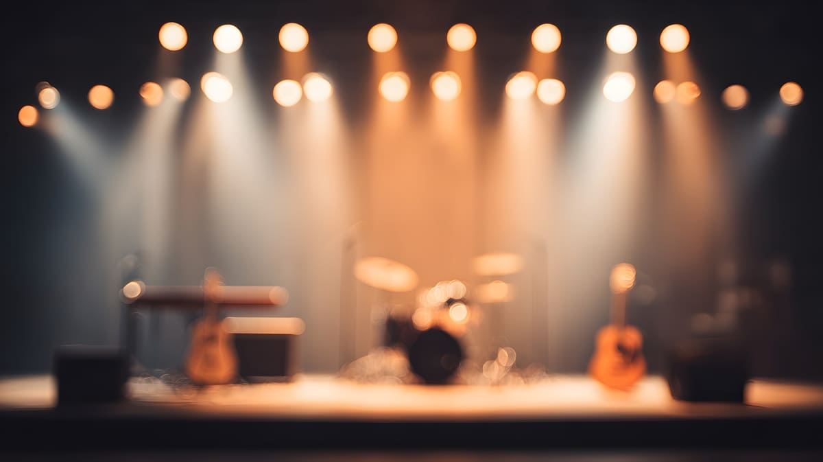 楽器が置かれているステージ