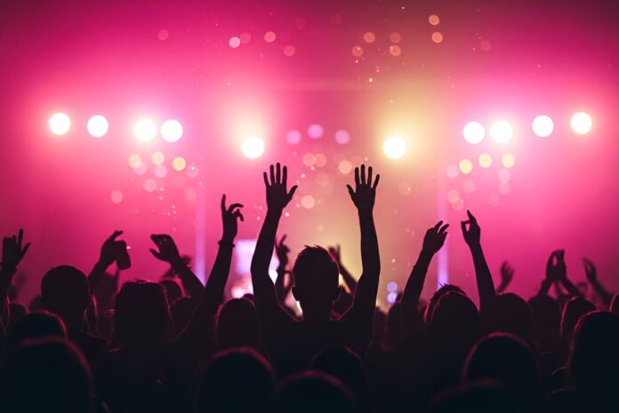 盛り上がるステージ