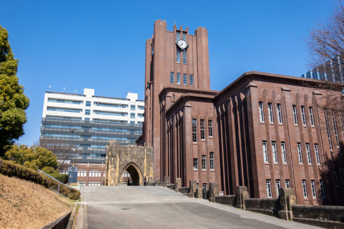 大学の外観写真