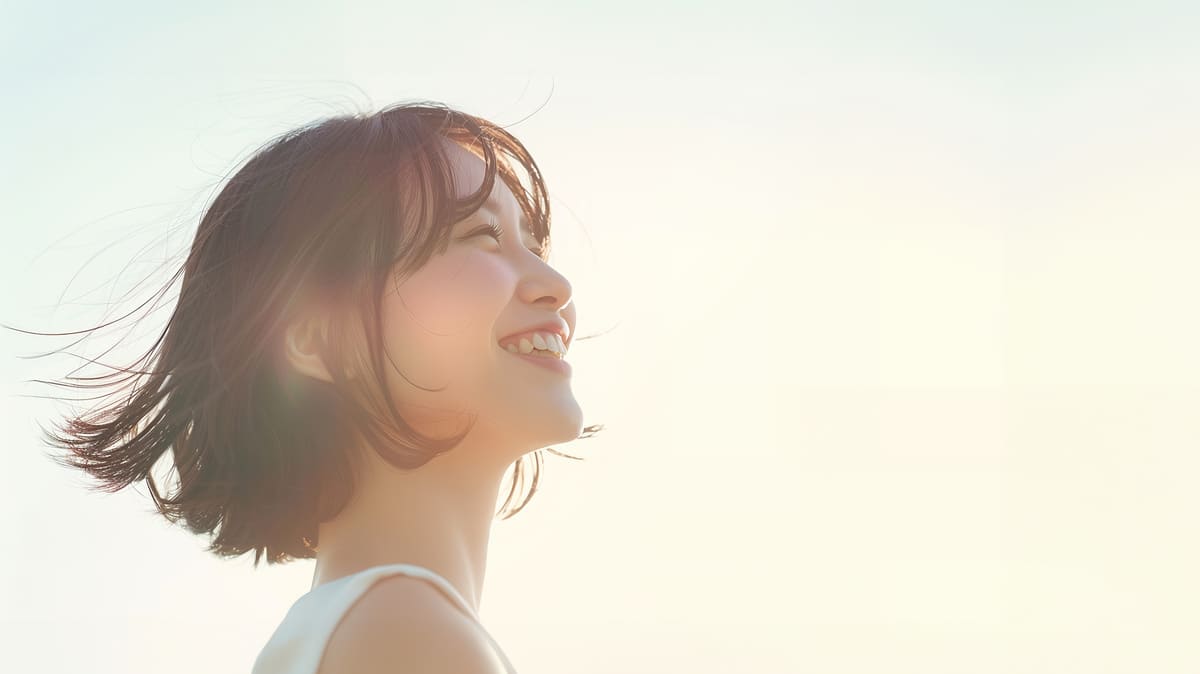 美しい髪が靡いているアジア人女性