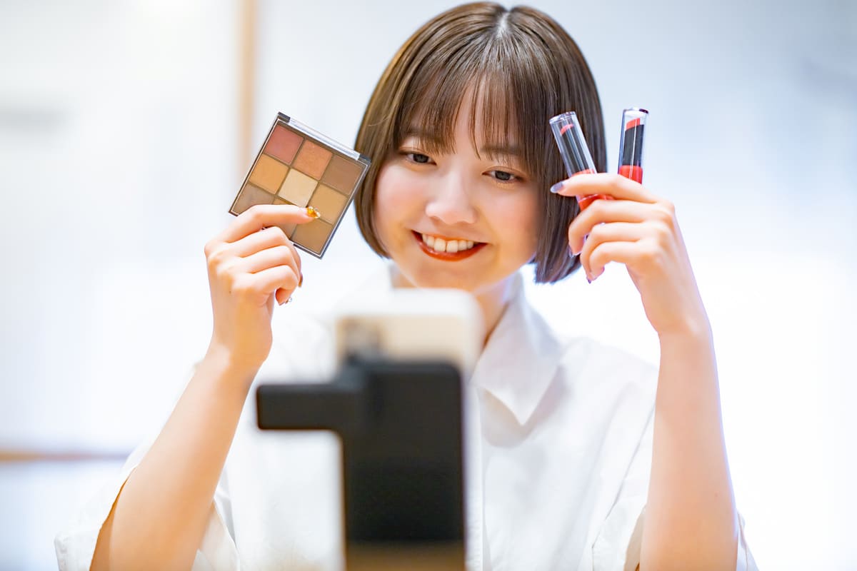 コスメグッズを紹介する